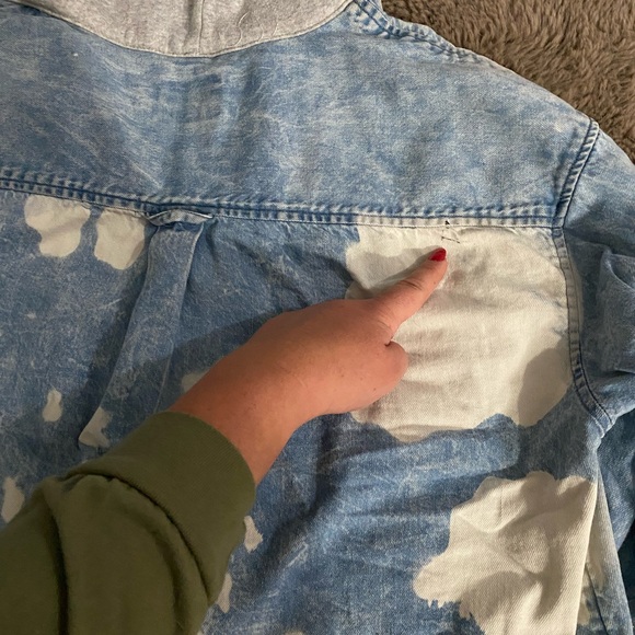 American Eagle Bleached Denim Cropped Hooded Jean Jacket - Picture 9 of 9